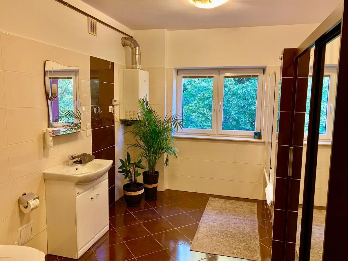 Slupski Premium: Spacious Two-bedroom With Smart Entertainment